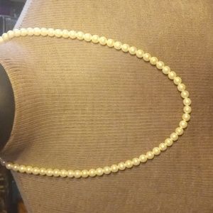 Avon necklace and earrings set pearls